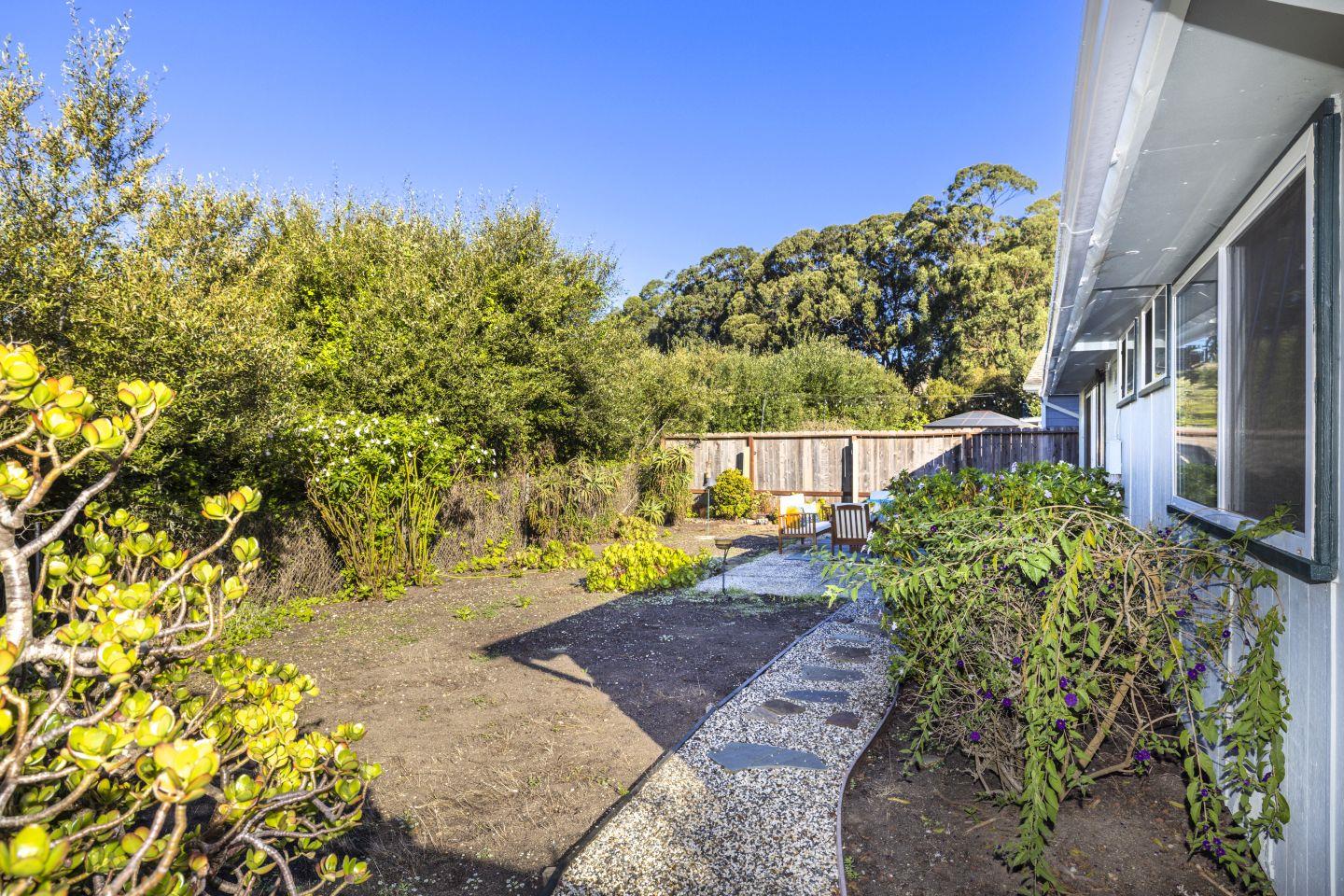 Detail Gallery Image 23 of 30 For 441 Bridgeport Dr, El Granada,  CA 94018 - 3 Beds | 2 Baths