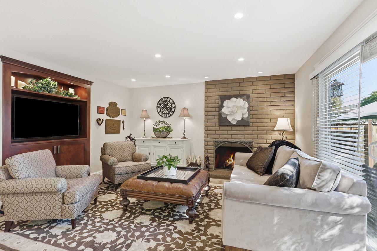 Detail Gallery Image 10 of 49 For 3570 Sunnydale Ct, San Jose,  CA 95117 - 4 Beds | 3 Baths