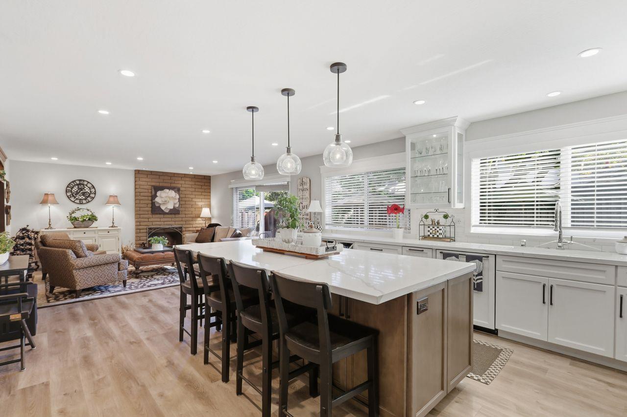 Detail Gallery Image 14 of 49 For 3570 Sunnydale Ct, San Jose,  CA 95117 - 4 Beds | 3 Baths