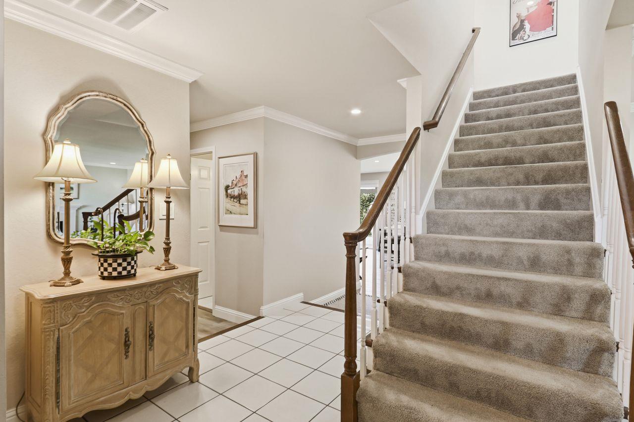 Detail Gallery Image 5 of 49 For 3570 Sunnydale Ct, San Jose,  CA 95117 - 4 Beds | 3 Baths