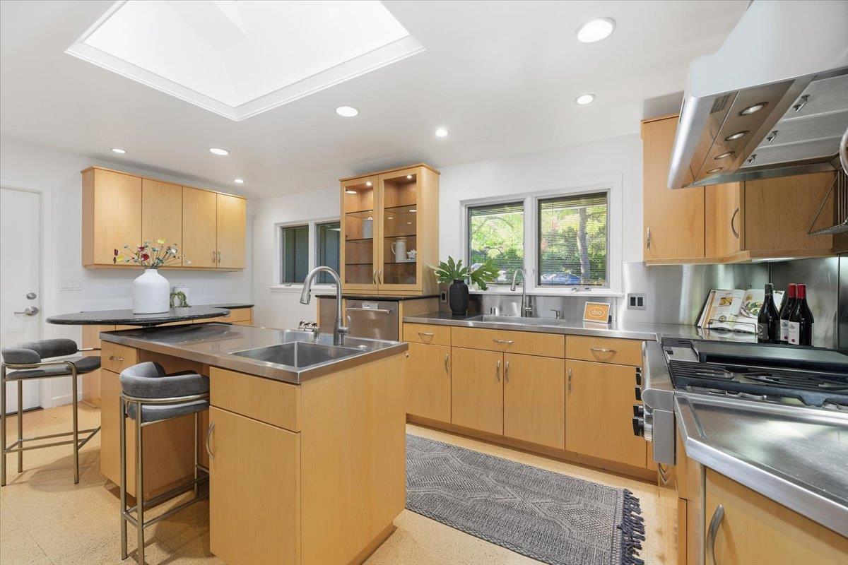 Detail Gallery Image 12 of 38 For 375 La Cuesta Dr, Portola Valley,  CA 94028 - 3 Beds | 2 Baths