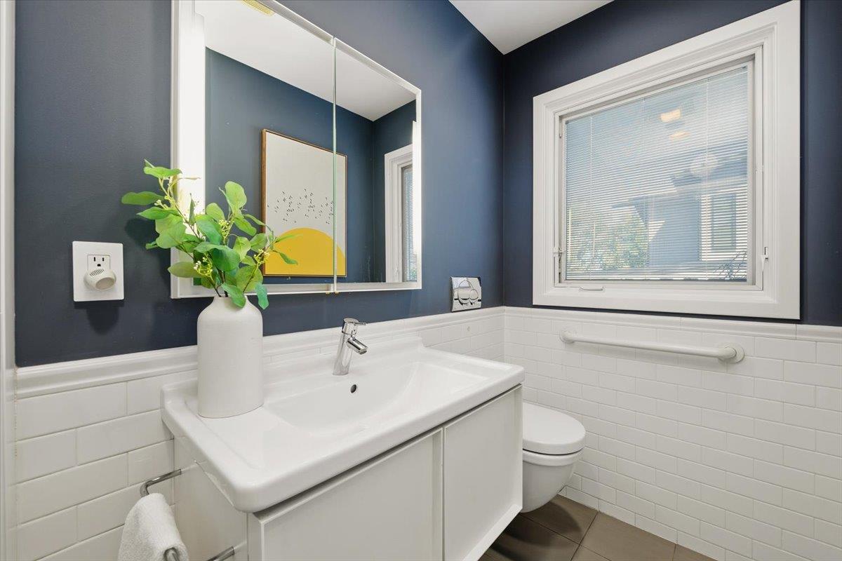 Detail Gallery Image 20 of 38 For 375 La Cuesta Dr, Portola Valley,  CA 94028 - 3 Beds | 2 Baths