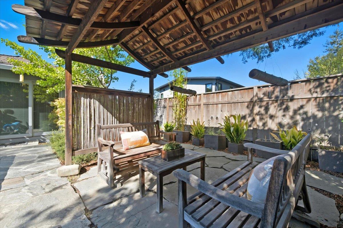 Detail Gallery Image 25 of 38 For 375 La Cuesta Dr, Portola Valley,  CA 94028 - 3 Beds | 2 Baths