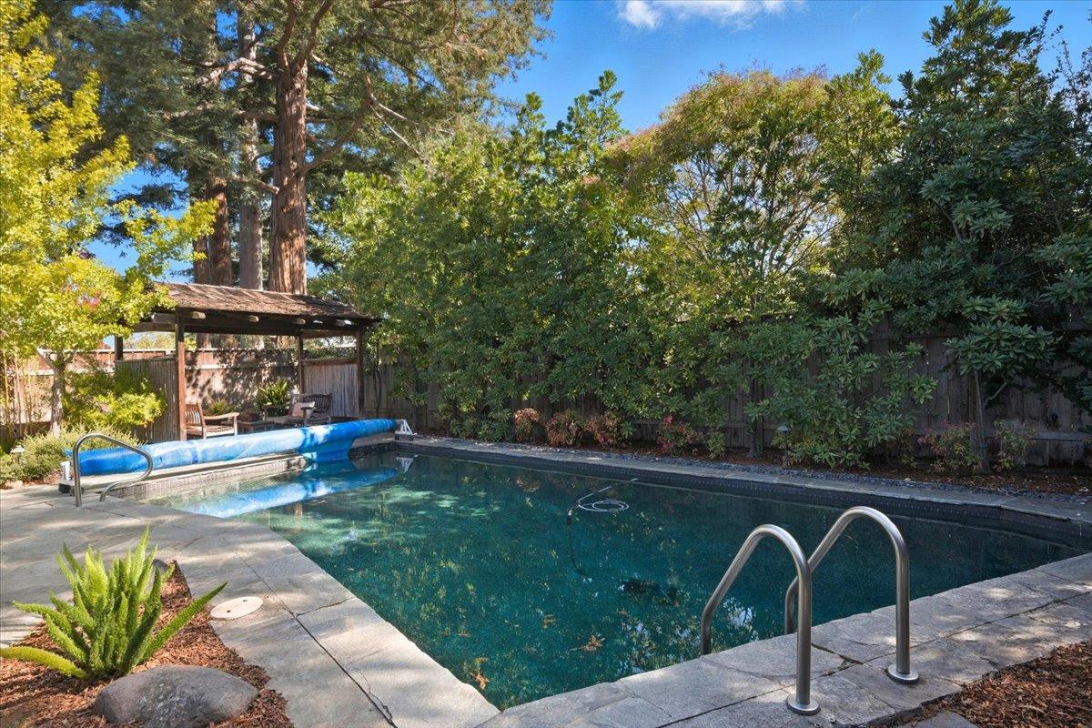 Detail Gallery Image 27 of 38 For 375 La Cuesta Dr, Portola Valley,  CA 94028 - 3 Beds | 2 Baths