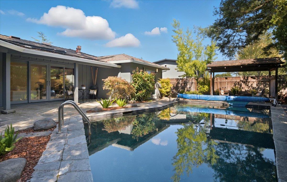 Detail Gallery Image 30 of 38 For 375 La Cuesta Dr, Portola Valley,  CA 94028 - 3 Beds | 2 Baths