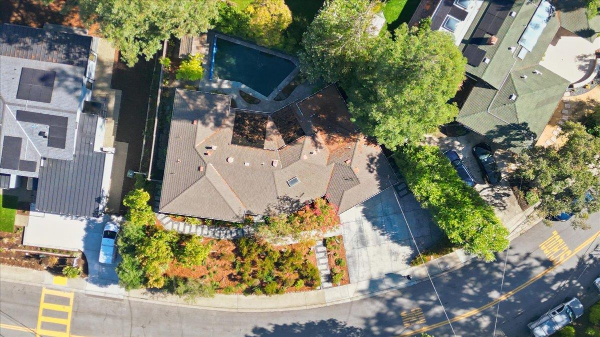 Detail Gallery Image 32 of 38 For 375 La Cuesta Dr, Portola Valley,  CA 94028 - 3 Beds | 2 Baths