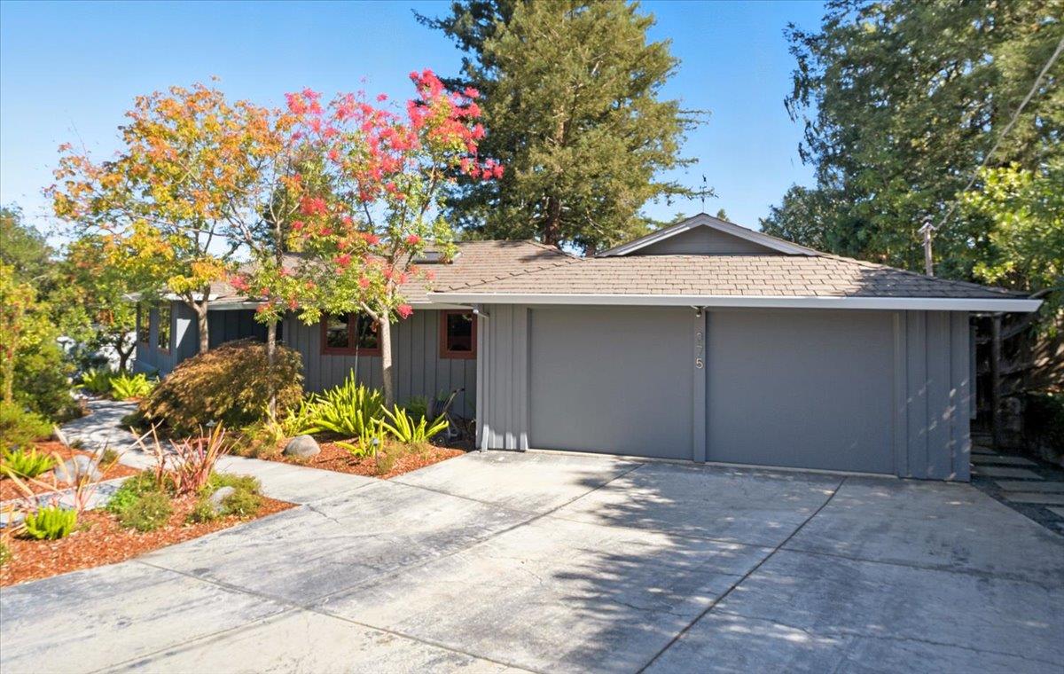 Detail Gallery Image 4 of 38 For 375 La Cuesta Dr, Portola Valley,  CA 94028 - 3 Beds | 2 Baths