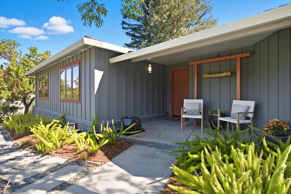 Detail Gallery Image 5 of 38 For 375 La Cuesta Dr, Portola Valley,  CA 94028 - 3 Beds | 2 Baths