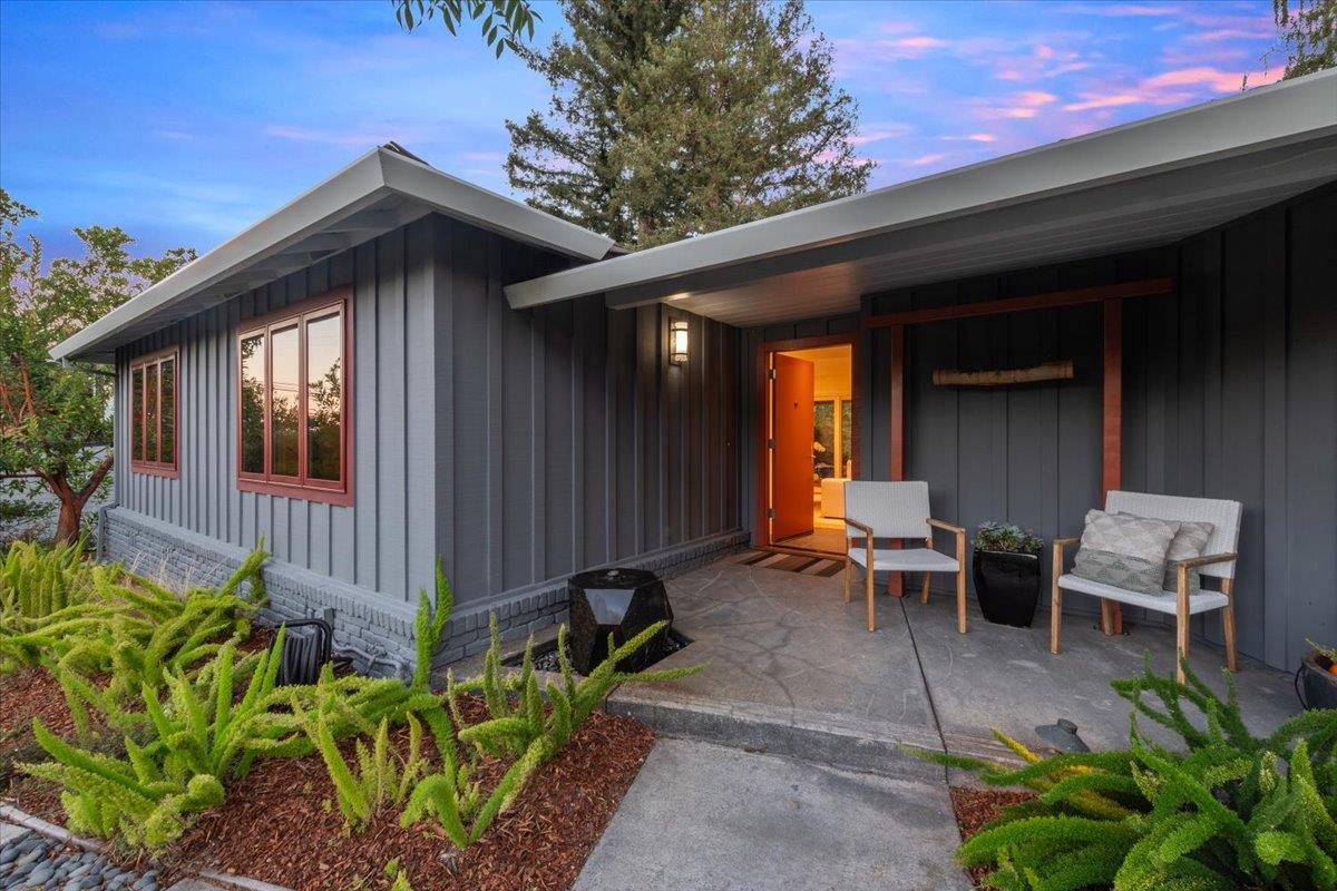 Detail Gallery Image 6 of 38 For 375 La Cuesta Dr, Portola Valley,  CA 94028 - 3 Beds | 2 Baths