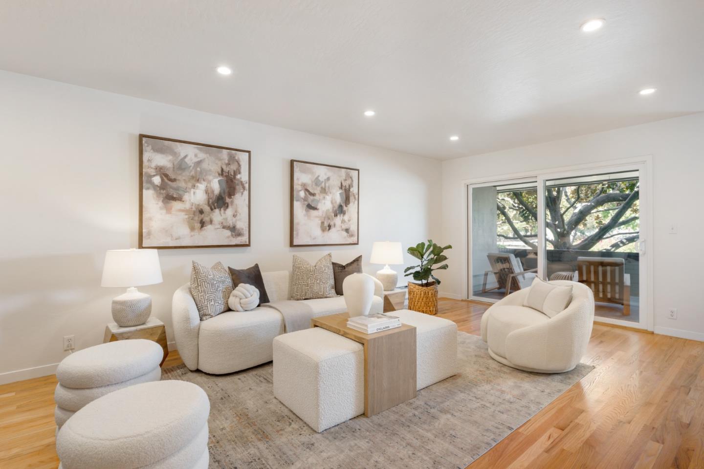 Detail Gallery Image 3 of 12 For 461 Burgess Dr #4,  Menlo Park,  CA 94025 - 2 Beds | 2 Baths