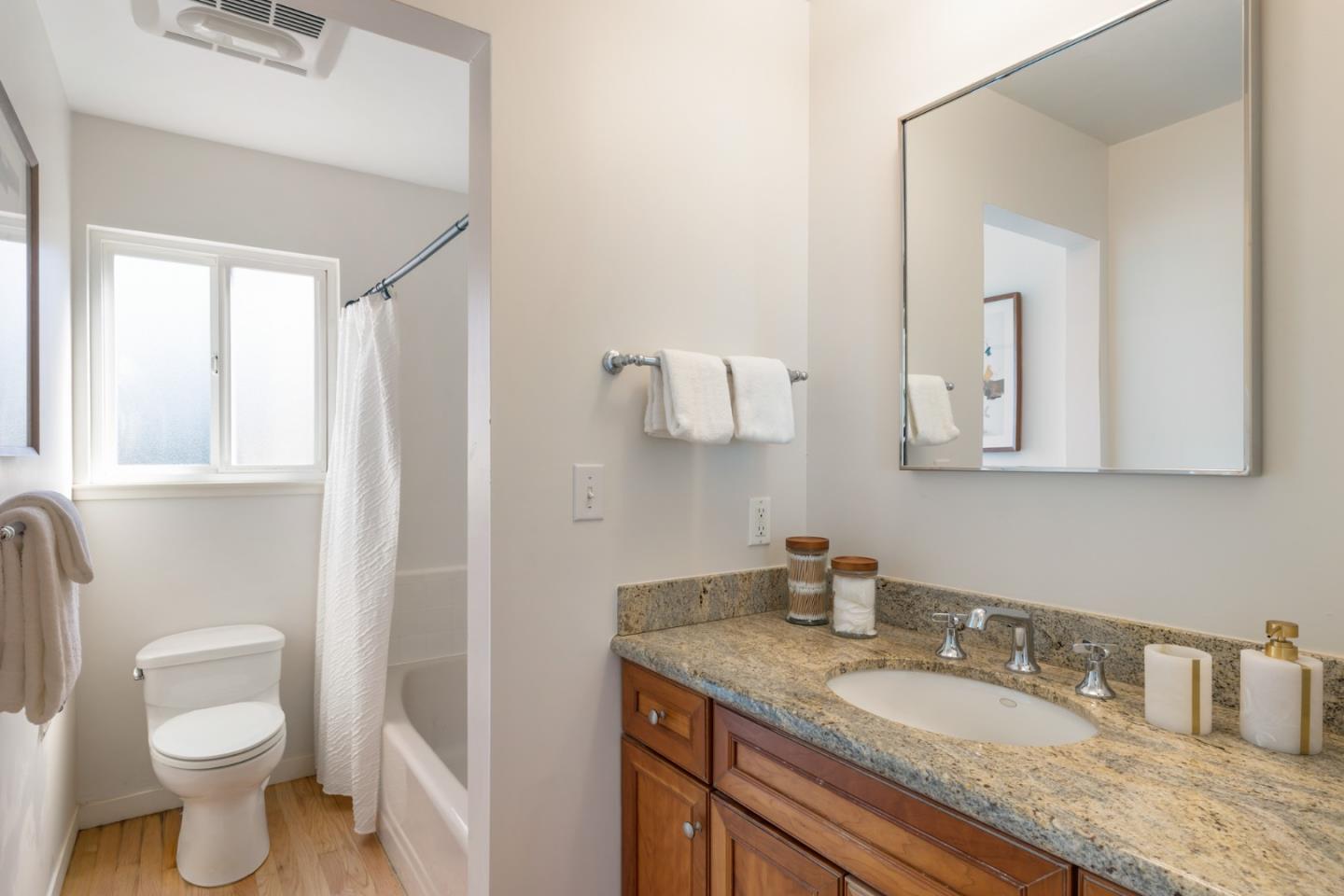 Detail Gallery Image 9 of 12 For 461 Burgess Dr #4,  Menlo Park,  CA 94025 - 2 Beds | 2 Baths
