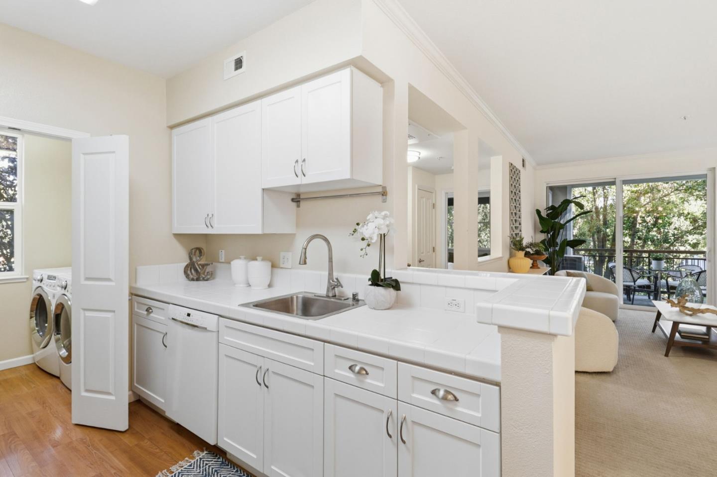 Detail Gallery Image 7 of 32 For 1982 W Bayshore Rd #121,  East Palo Alto,  CA 94303 - 2 Beds | 2 Baths