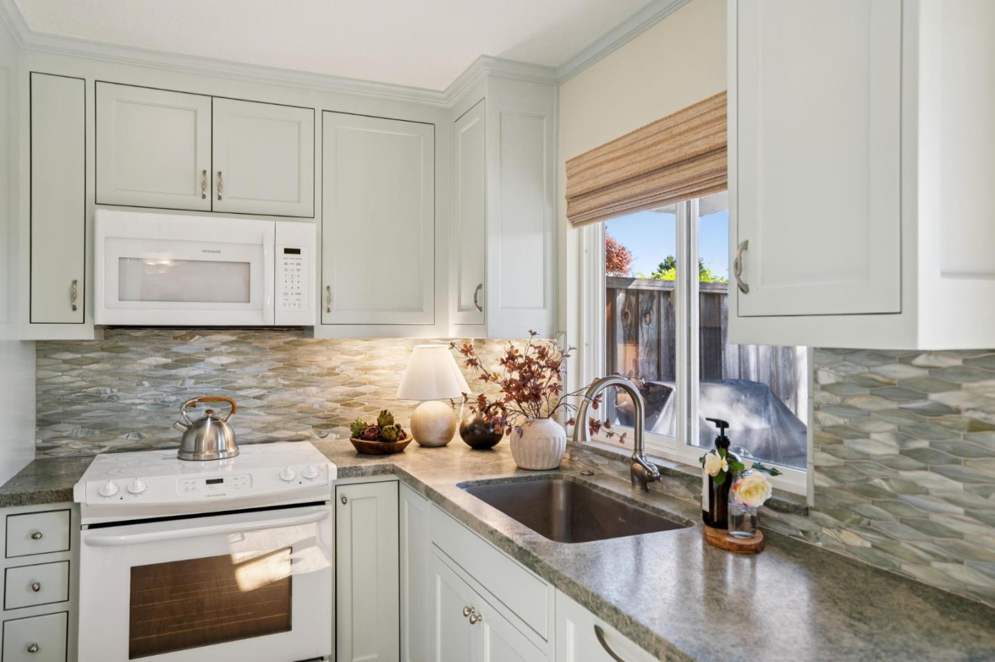 Detail Gallery Image 25 of 51 For 415 Sailfish Dr, Aptos,  CA 95003 - 3 Beds | 1/1 Baths
