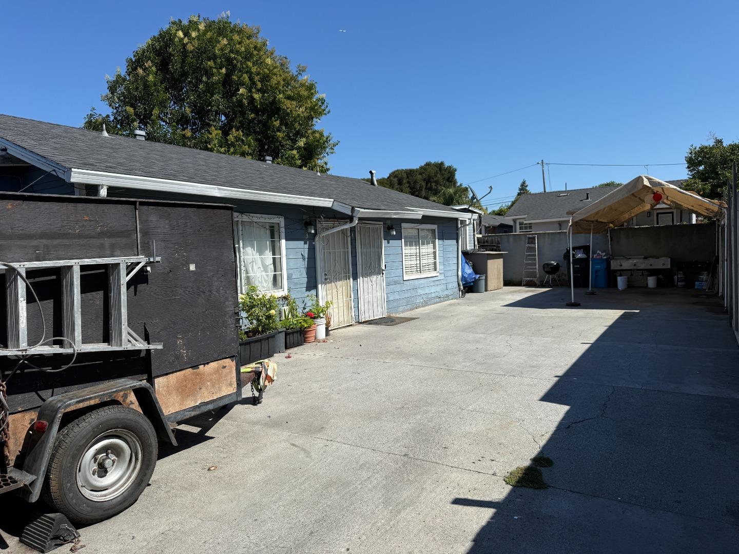 Detail Gallery Image 4 of 11 For 2148 Ralmar Ave, East Palo Alto,  CA 94303 - – Beds | – Baths