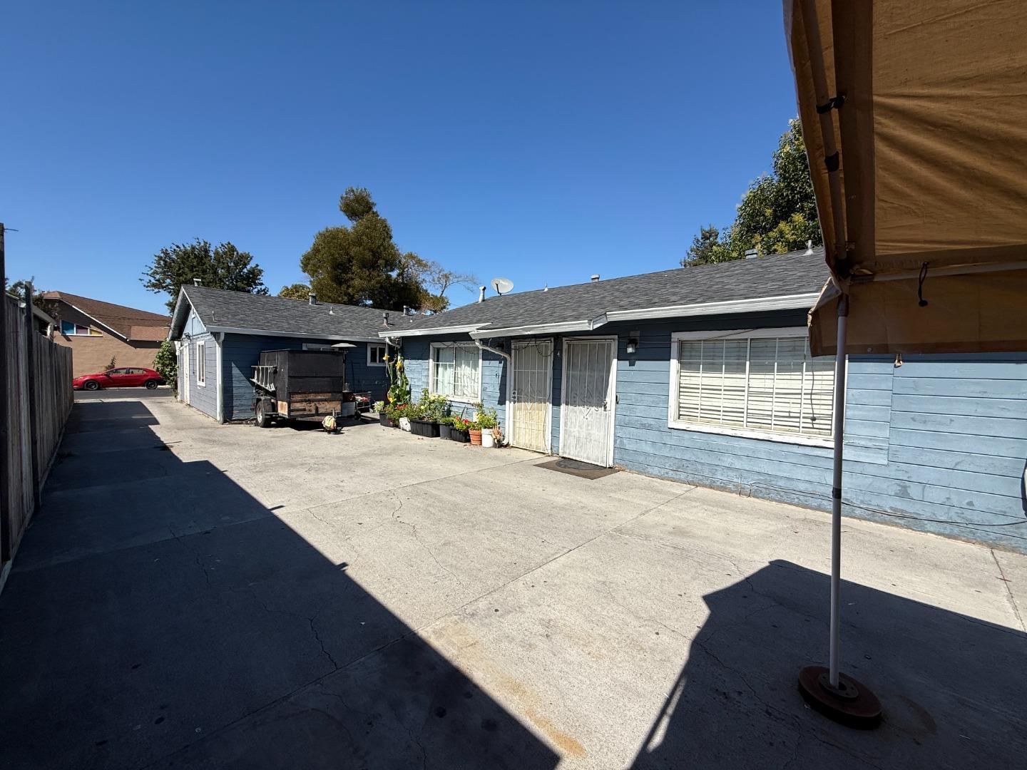 Detail Gallery Image 5 of 11 For 2148 Ralmar Ave, East Palo Alto,  CA 94303 - – Beds | – Baths