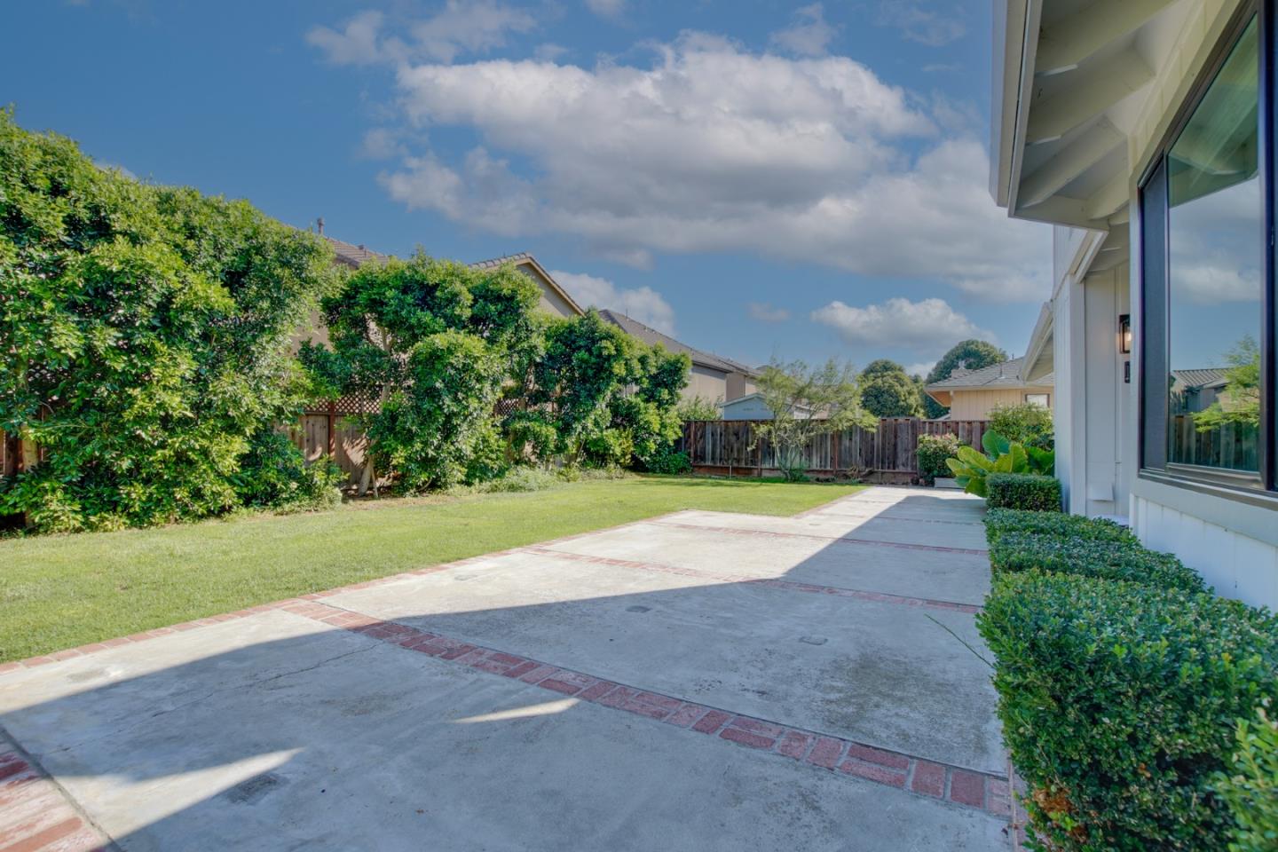 Detail Gallery Image 6 of 49 For 350 Tina Dr, Hollister,  CA 95023 - 4 Beds | 2 Baths