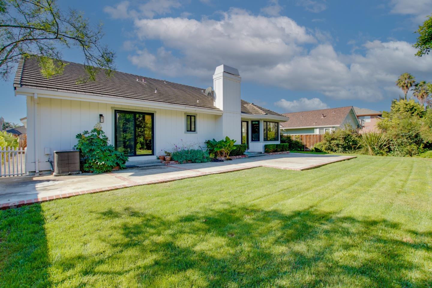 Detail Gallery Image 8 of 49 For 350 Tina Dr, Hollister,  CA 95023 - 4 Beds | 2 Baths