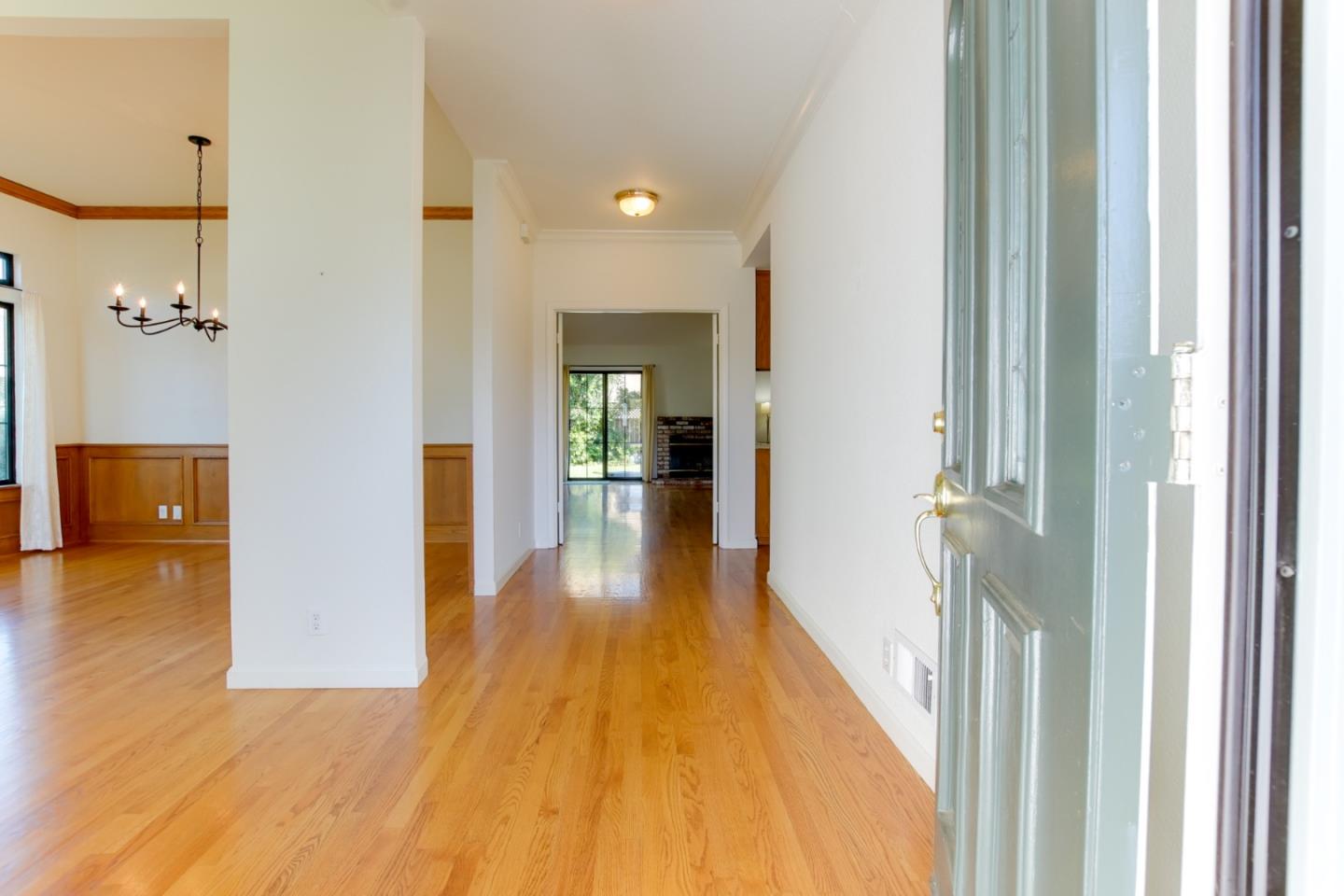 Detail Gallery Image 9 of 49 For 350 Tina Dr, Hollister,  CA 95023 - 4 Beds | 2 Baths