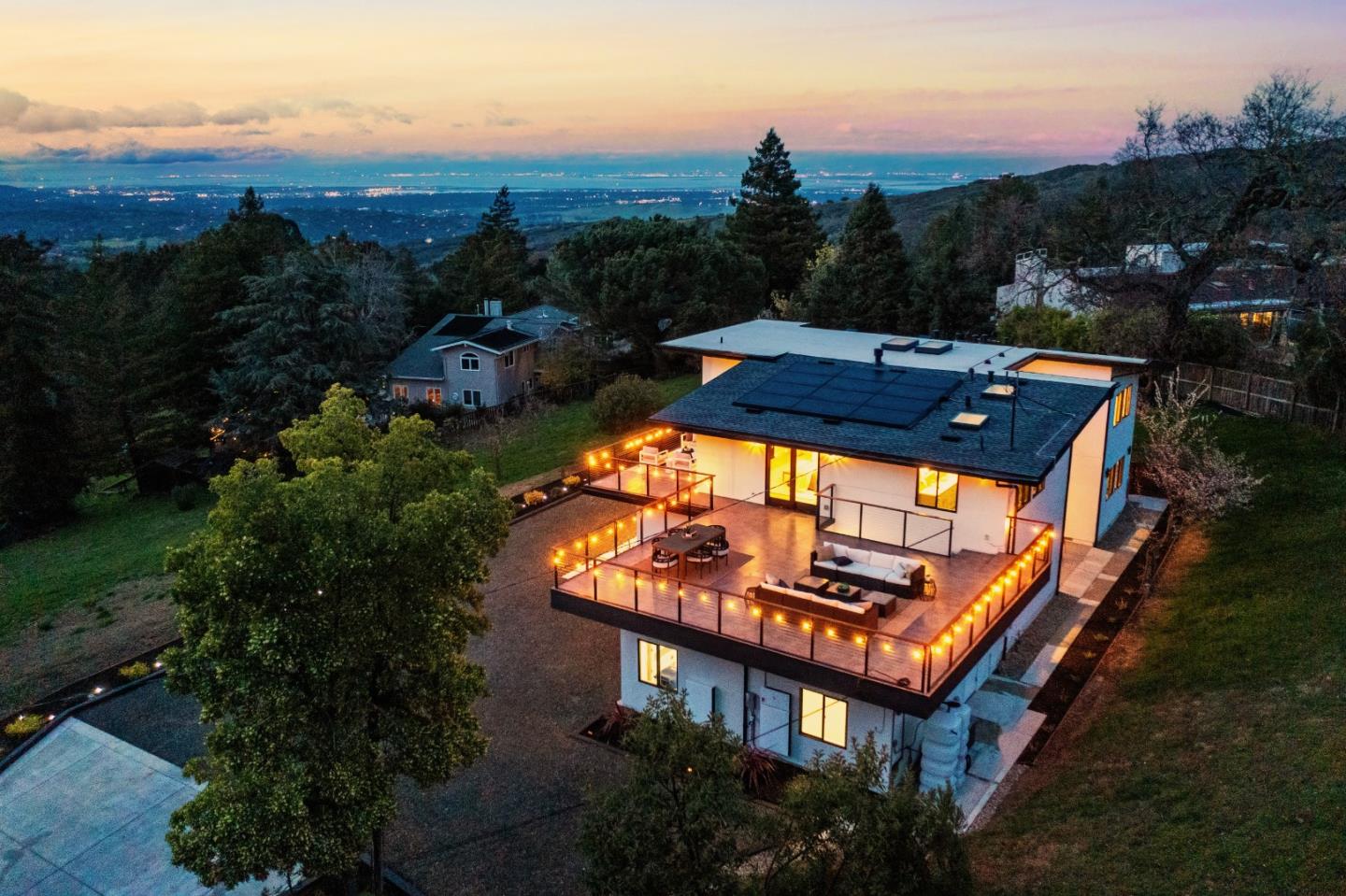 Detail Gallery Image 2 of 53 For 76 Vista Verde Way, Portola Valley,  CA 94028 - 5 Beds | 5/1 Baths