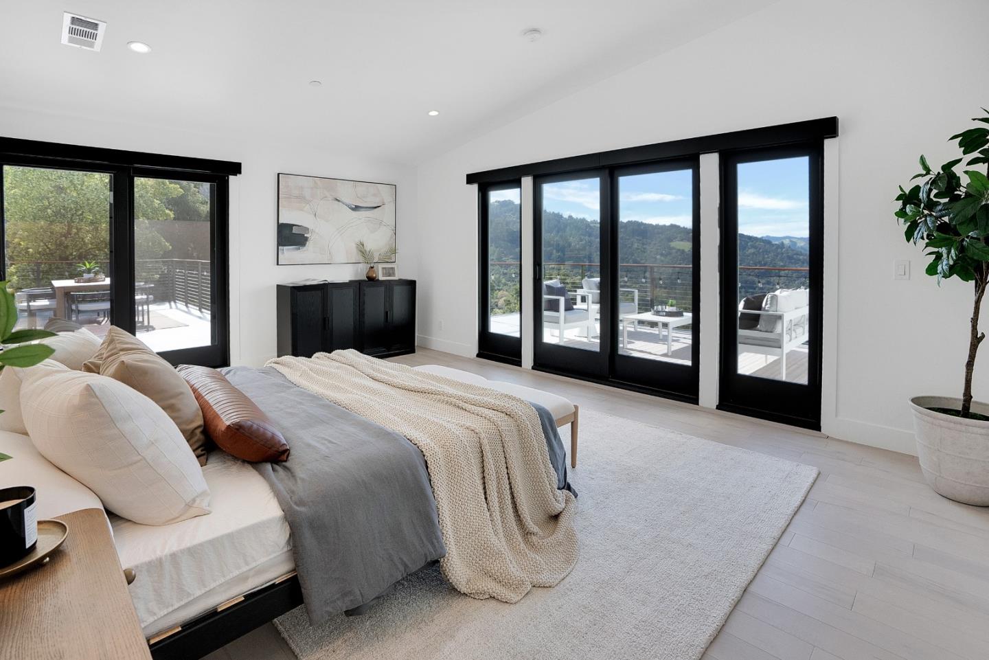 Detail Gallery Image 26 of 53 For 76 Vista Verde Way, Portola Valley,  CA 94028 - 5 Beds | 5/1 Baths