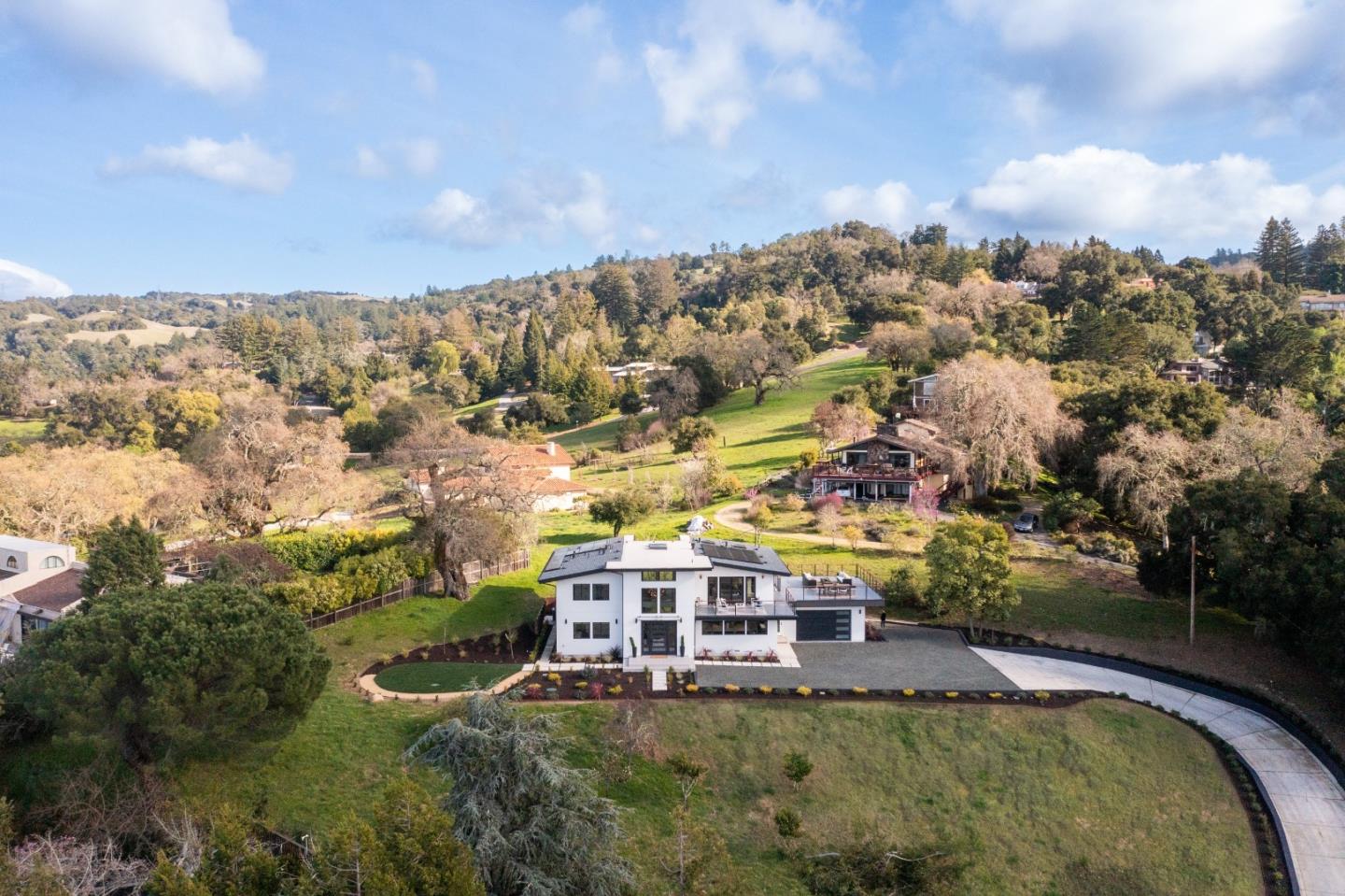 Detail Gallery Image 3 of 53 For 76 Vista Verde Way, Portola Valley,  CA 94028 - 5 Beds | 5/1 Baths