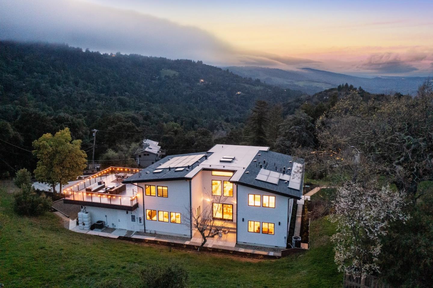 Detail Gallery Image 4 of 53 For 76 Vista Verde Way, Portola Valley,  CA 94028 - 5 Beds | 5/1 Baths