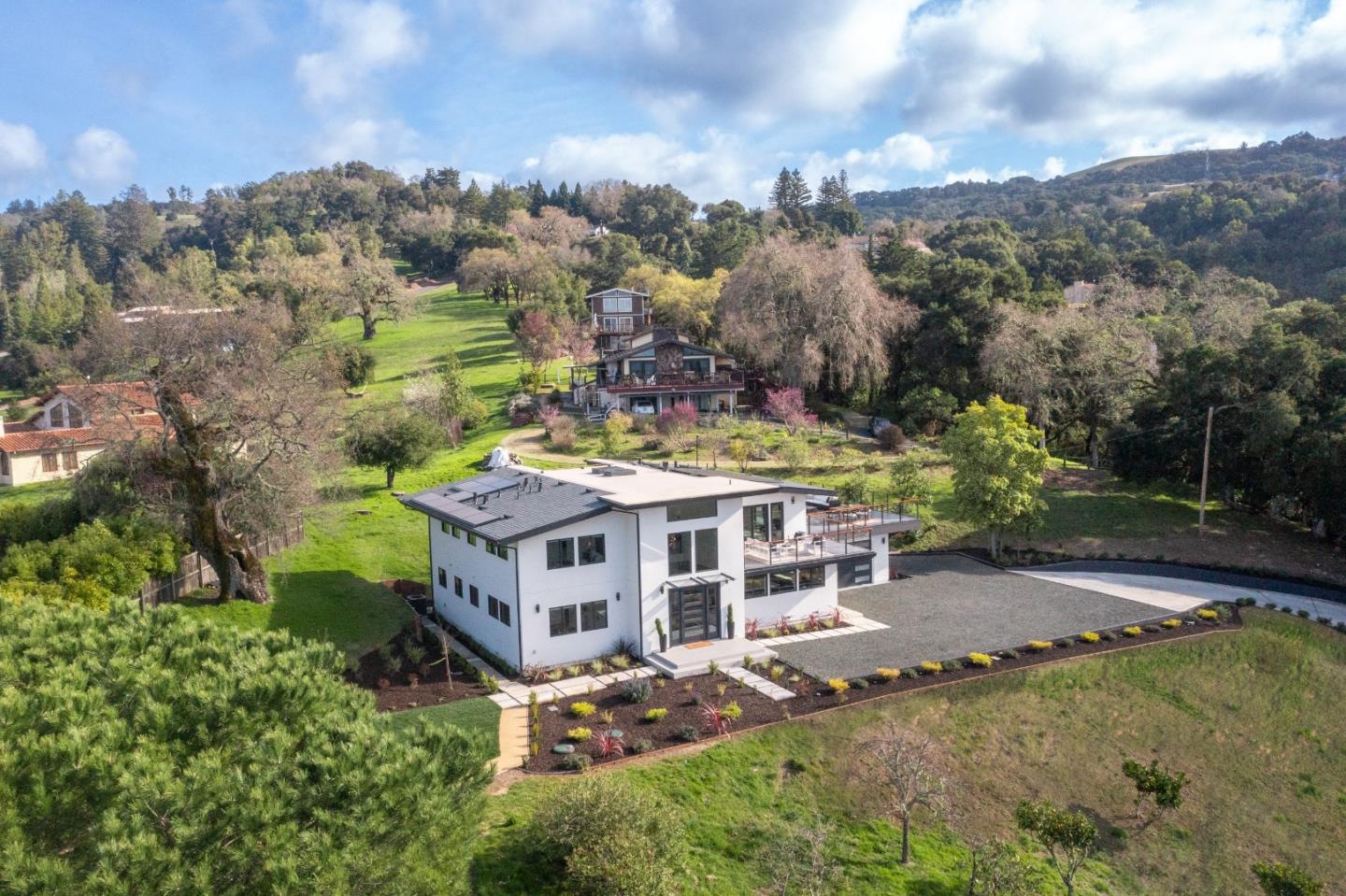 Detail Gallery Image 46 of 53 For 76 Vista Verde Way, Portola Valley,  CA 94028 - 5 Beds | 5/1 Baths