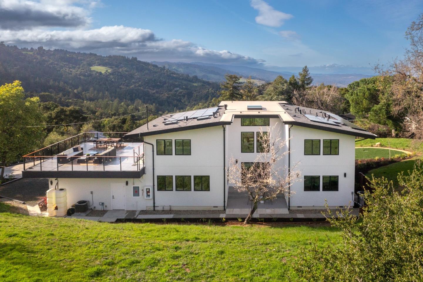 Detail Gallery Image 50 of 53 For 76 Vista Verde Way, Portola Valley,  CA 94028 - 5 Beds | 5/1 Baths