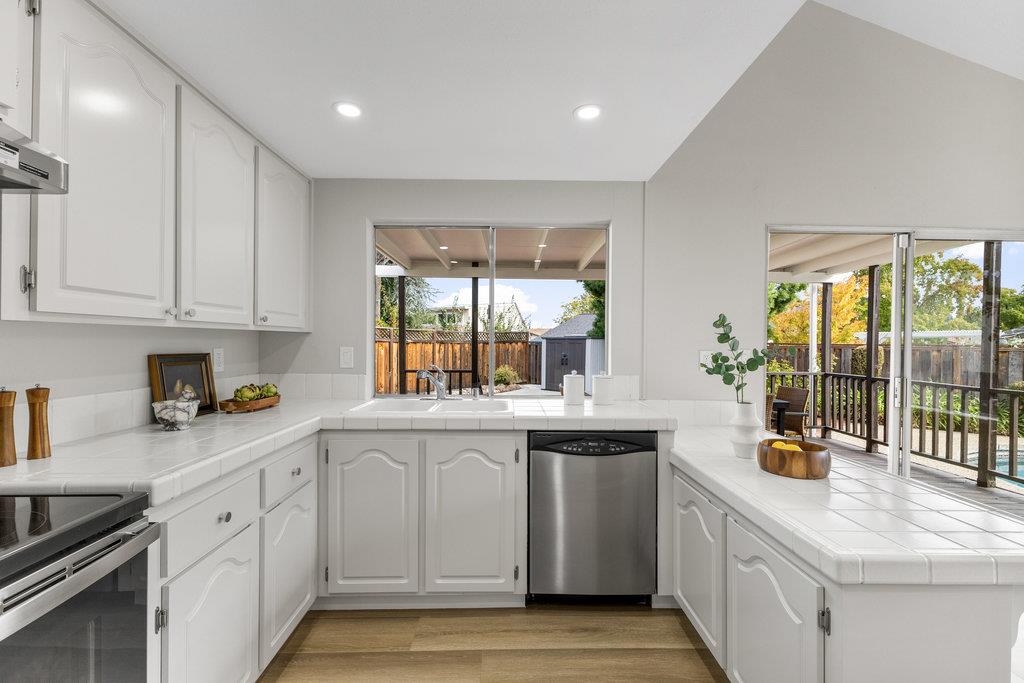 Detail Gallery Image 19 of 61 For 6222 Abbeyfield Ct, San Jose,  CA 95120 - 4 Beds | 2 Baths