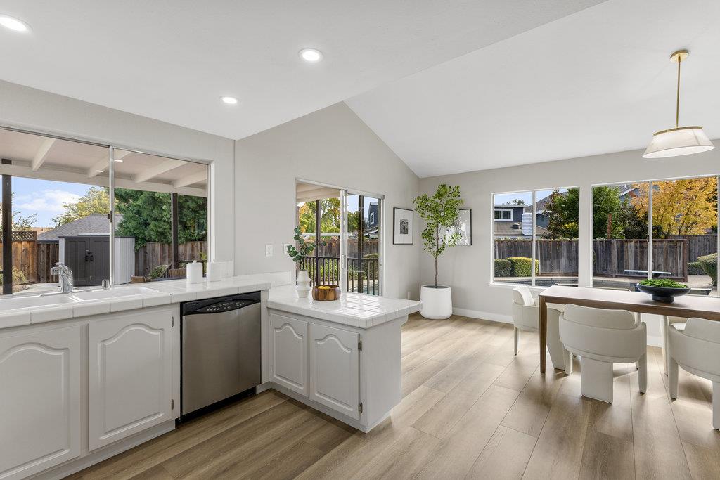 Detail Gallery Image 21 of 61 For 6222 Abbeyfield Ct, San Jose,  CA 95120 - 4 Beds | 2 Baths