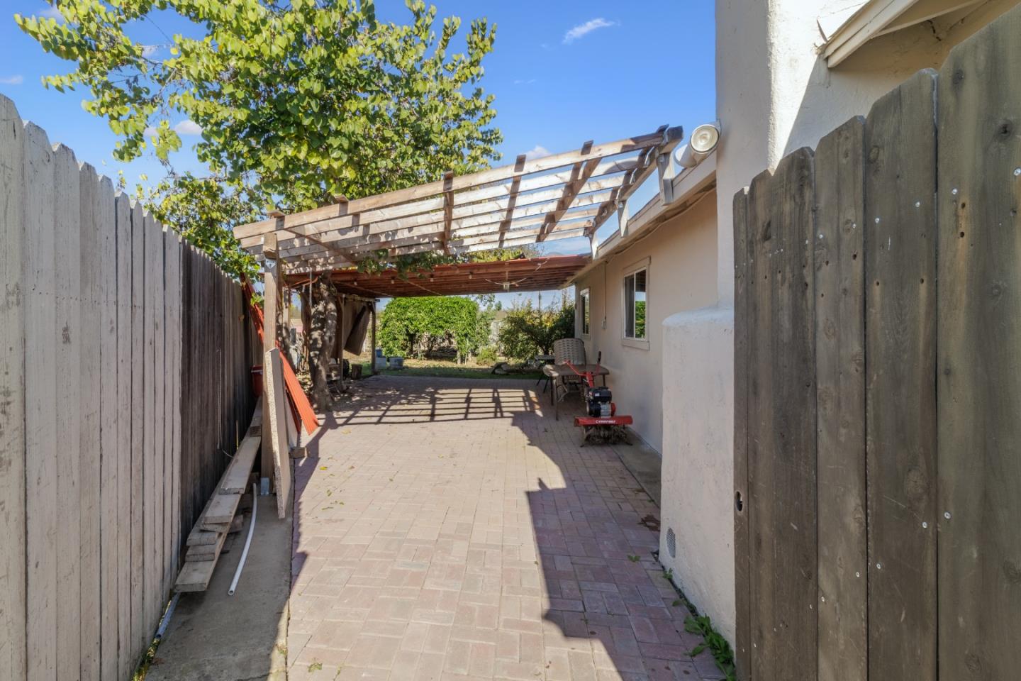 Detail Gallery Image 2 of 14 For 13183 Enid Dr, Waterford,  CA 95386 - 3 Beds | 2 Baths