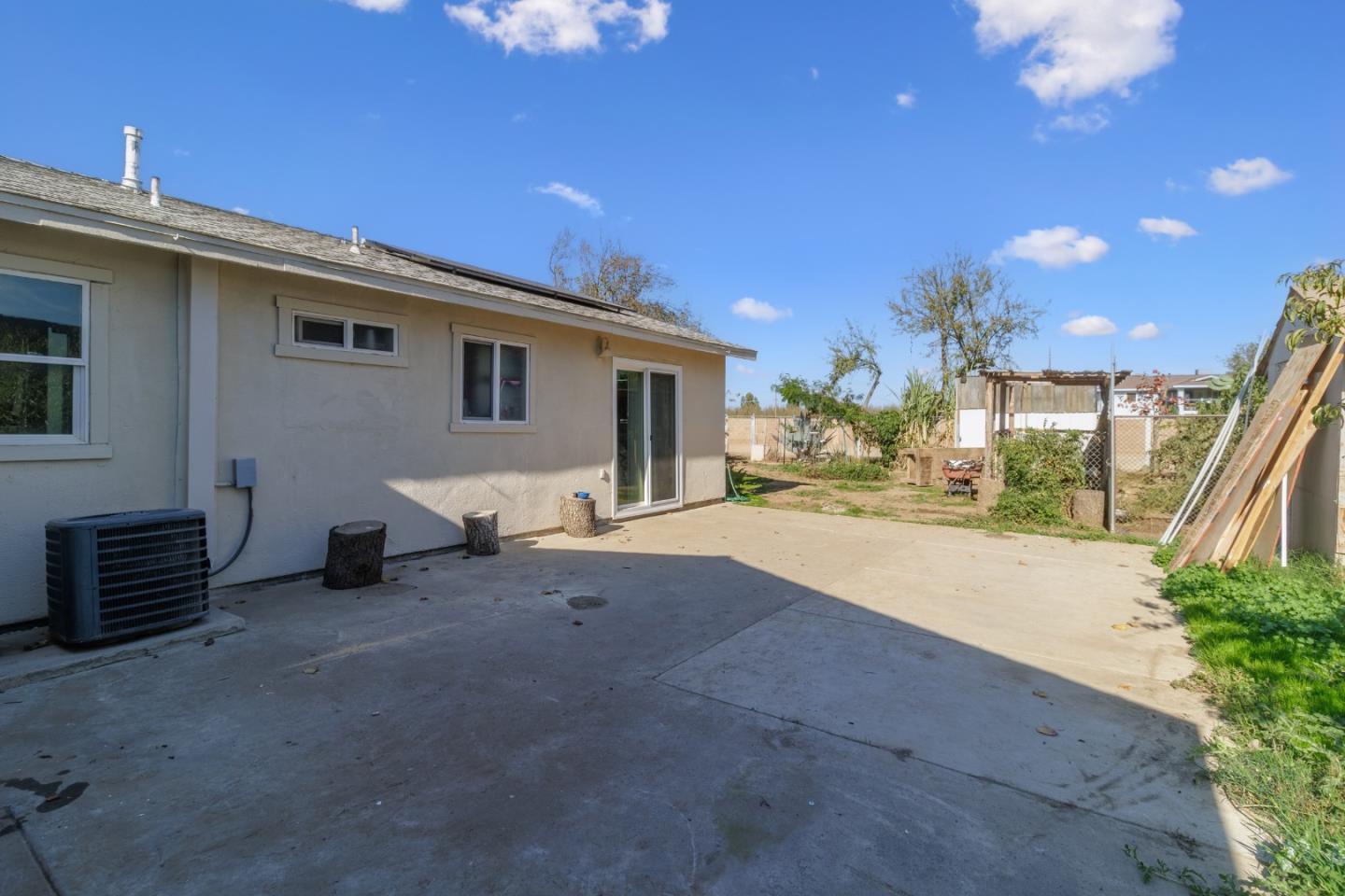 Detail Gallery Image 4 of 14 For 13183 Enid Dr, Waterford,  CA 95386 - 3 Beds | 2 Baths