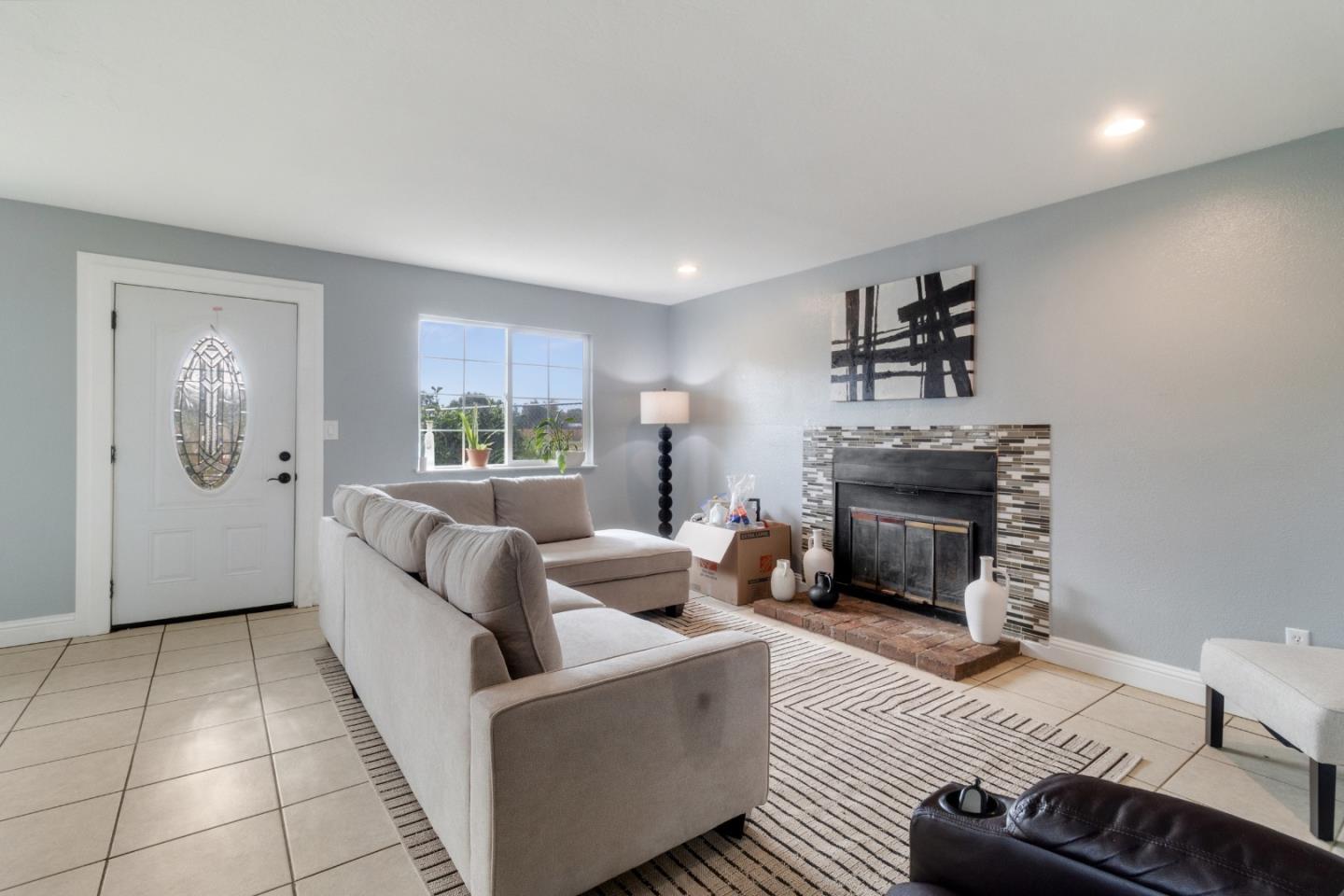 Detail Gallery Image 6 of 14 For 13183 Enid Dr, Waterford,  CA 95386 - 3 Beds | 2 Baths