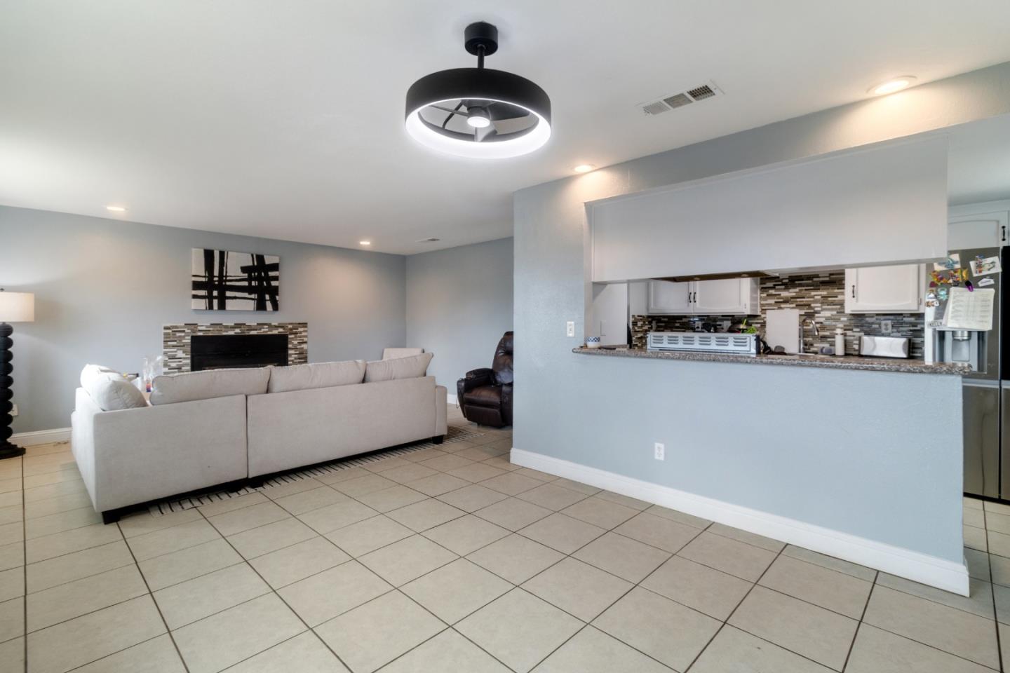 Detail Gallery Image 8 of 14 For 13183 Enid Dr, Waterford,  CA 95386 - 3 Beds | 2 Baths