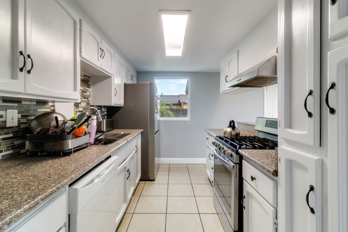 Detail Gallery Image 9 of 14 For 13183 Enid Dr, Waterford,  CA 95386 - 3 Beds | 2 Baths