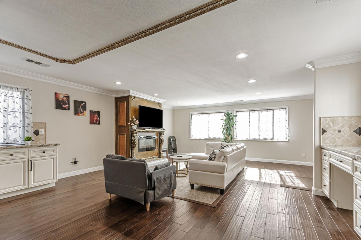 Detail Gallery Image 10 of 83 For 101 S 13th St, San Jose,  CA 95112 - – Beds | – Baths