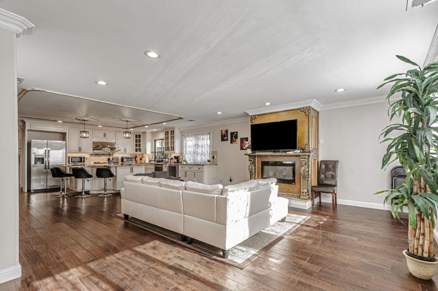 Detail Gallery Image 8 of 83 For 101 S 13th St, San Jose,  CA 95112 - – Beds | – Baths