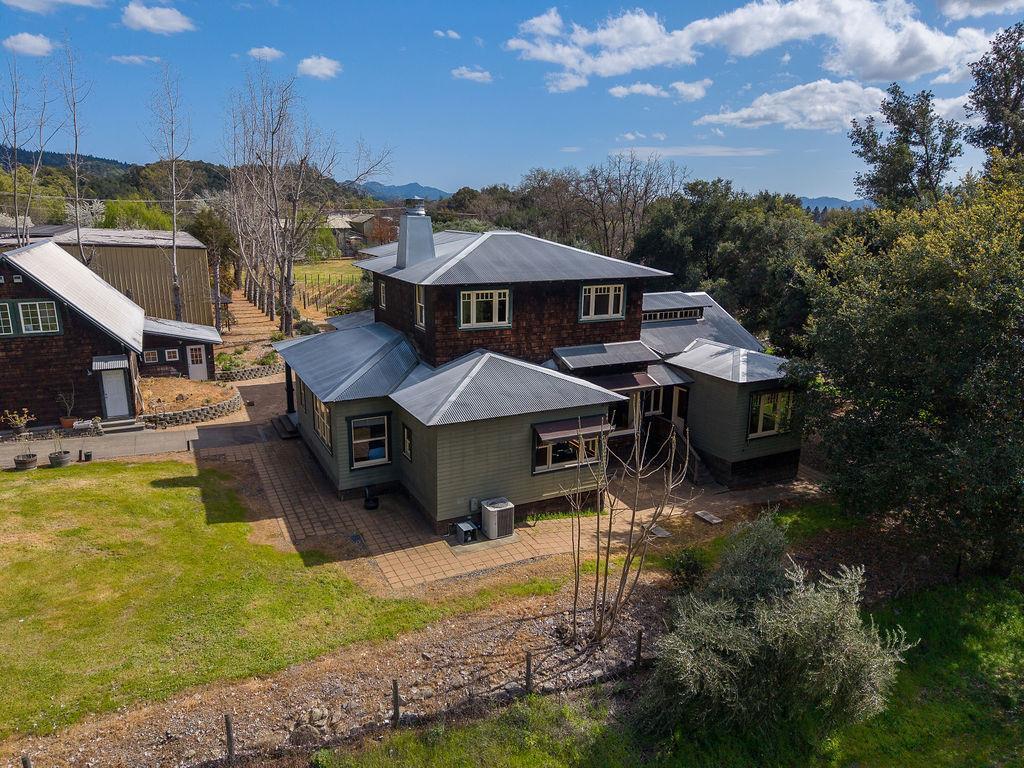 Detail Gallery Image 13 of 68 For 1001 Silverado Trail South, Saint Helena,  CA 94574 - 4 Beds | 2/1 Baths