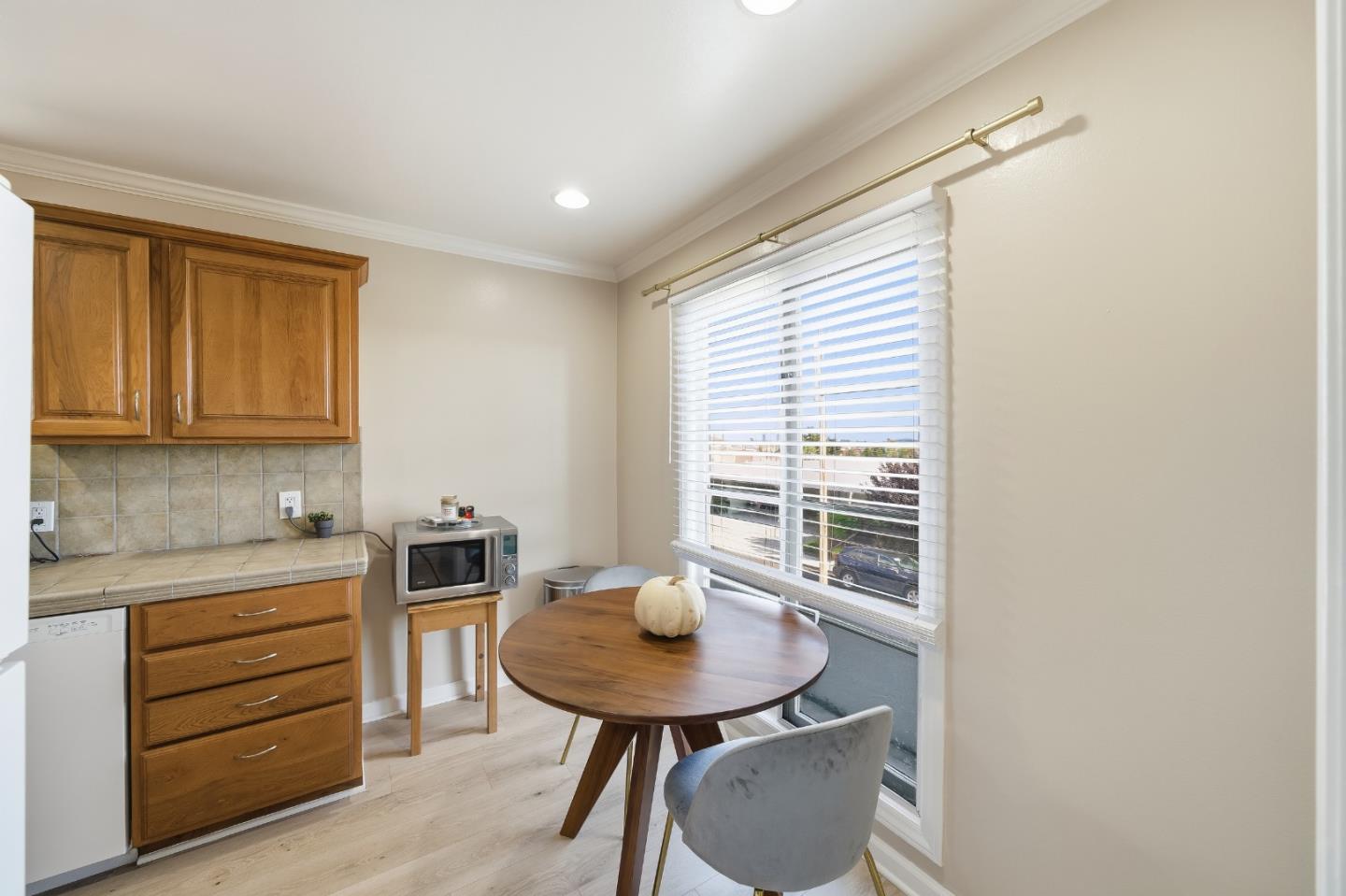 Detail Gallery Image 15 of 32 For 180 Elm St, San Carlos,  CA 94070 - – Beds | – Baths