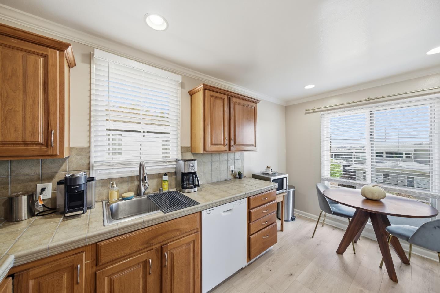 Detail Gallery Image 17 of 32 For 180 Elm St, San Carlos,  CA 94070 - – Beds | – Baths