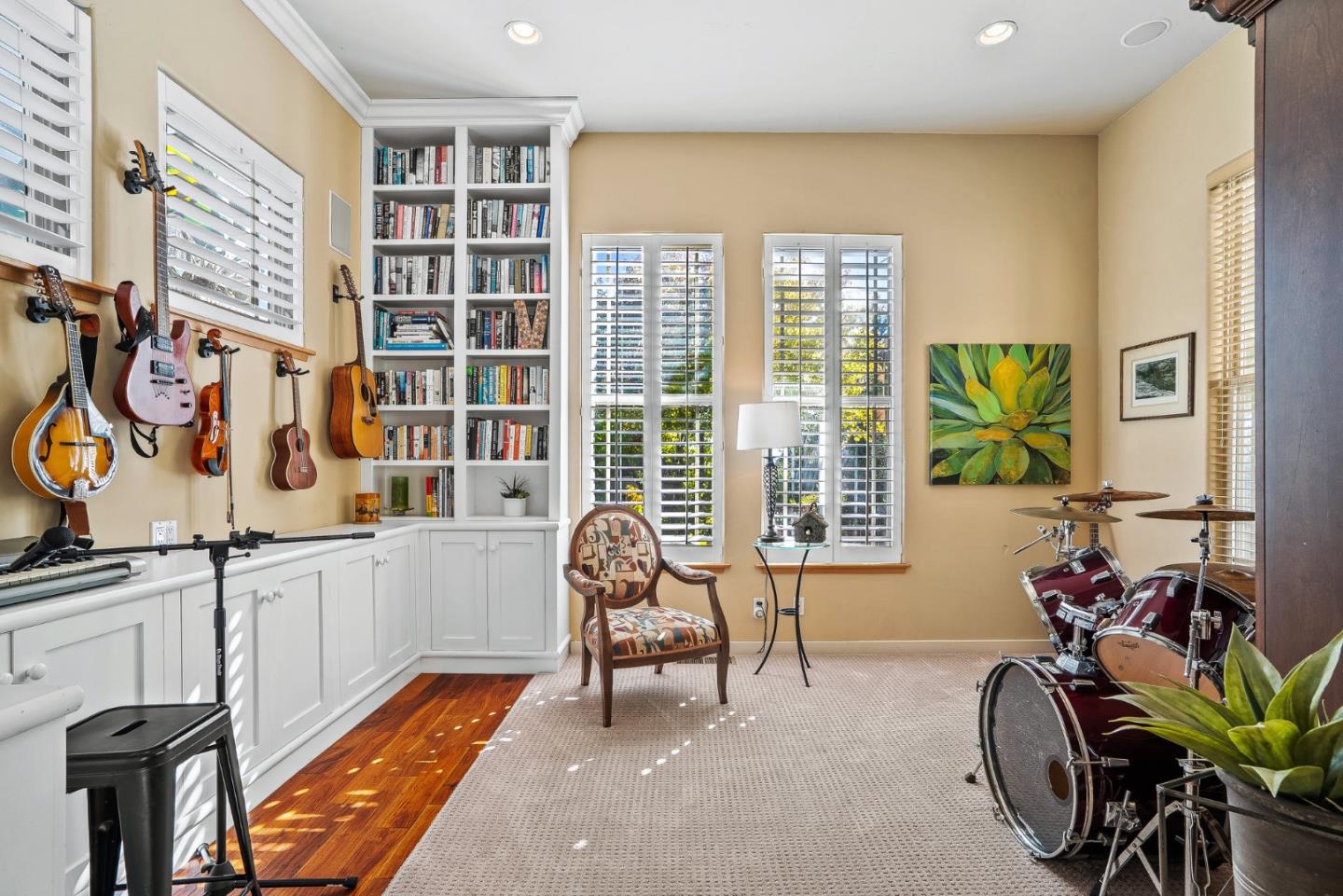 Detail Gallery Image 10 of 33 For 180 Delaveaga Park Dr, Santa Cruz,  CA 95065 - 3 Beds | 2/1 Baths