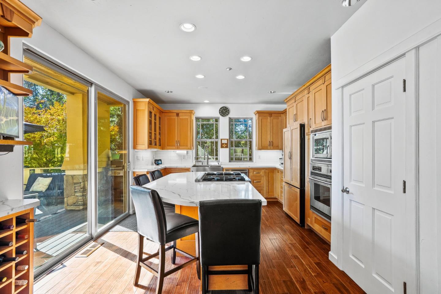 Detail Gallery Image 13 of 33 For 180 Delaveaga Park Dr, Santa Cruz,  CA 95065 - 3 Beds | 2/1 Baths