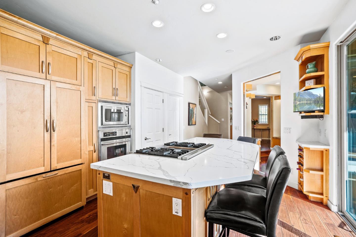 Detail Gallery Image 15 of 33 For 180 Delaveaga Park Dr, Santa Cruz,  CA 95065 - 3 Beds | 2/1 Baths