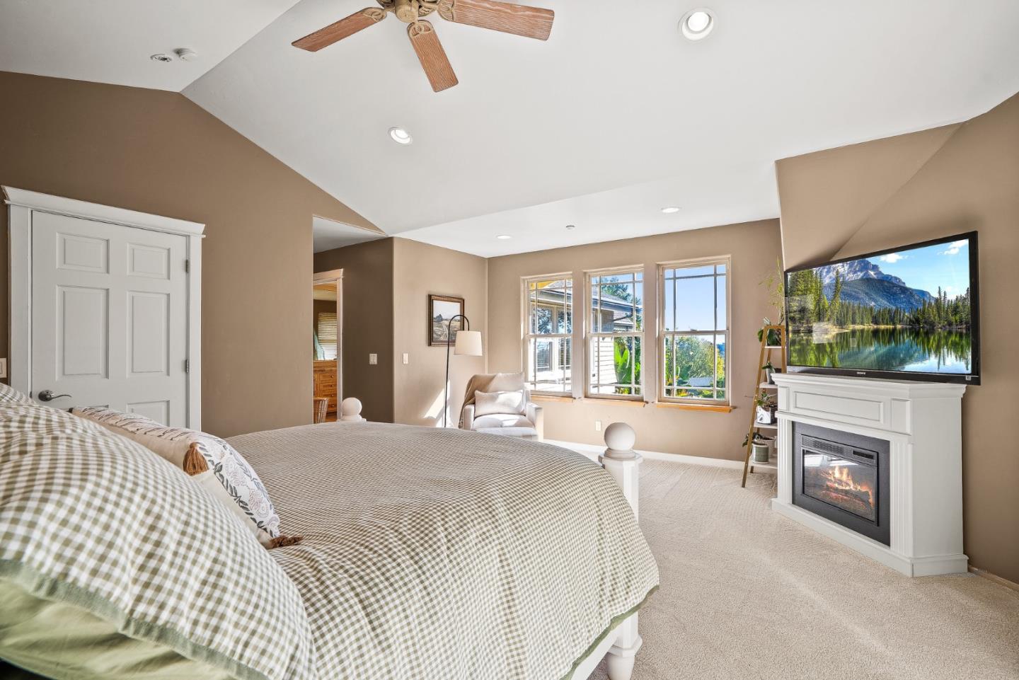 Detail Gallery Image 18 of 33 For 180 Delaveaga Park Dr, Santa Cruz,  CA 95065 - 3 Beds | 2/1 Baths