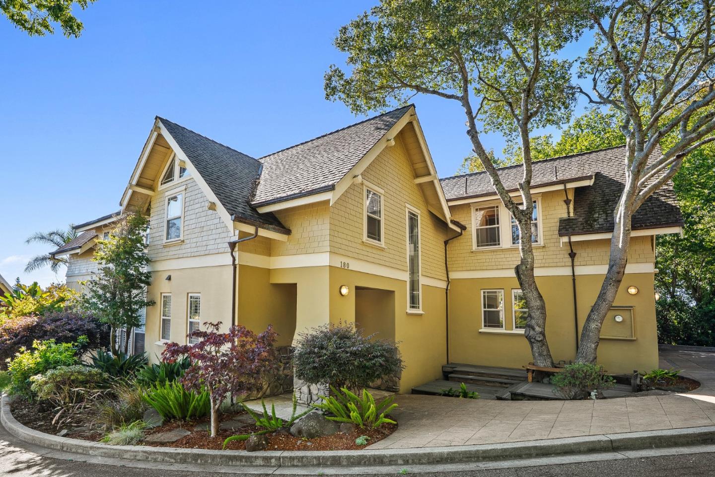 Detail Gallery Image 3 of 33 For 180 Delaveaga Park Dr, Santa Cruz,  CA 95065 - 3 Beds | 2/1 Baths