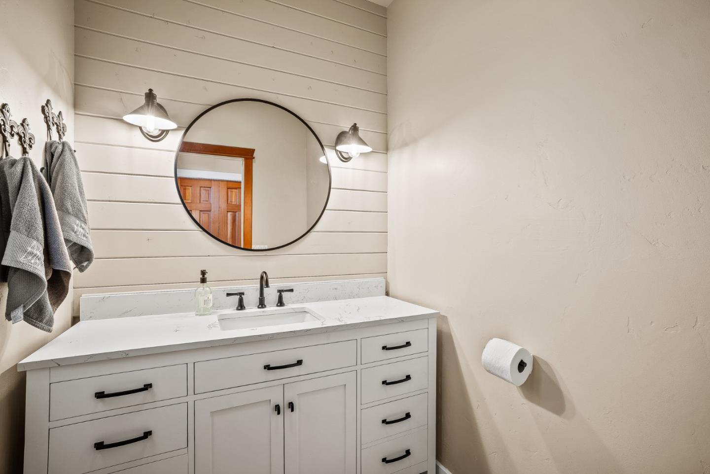 Detail Gallery Image 7 of 33 For 180 Delaveaga Park Dr, Santa Cruz,  CA 95065 - 3 Beds | 2/1 Baths