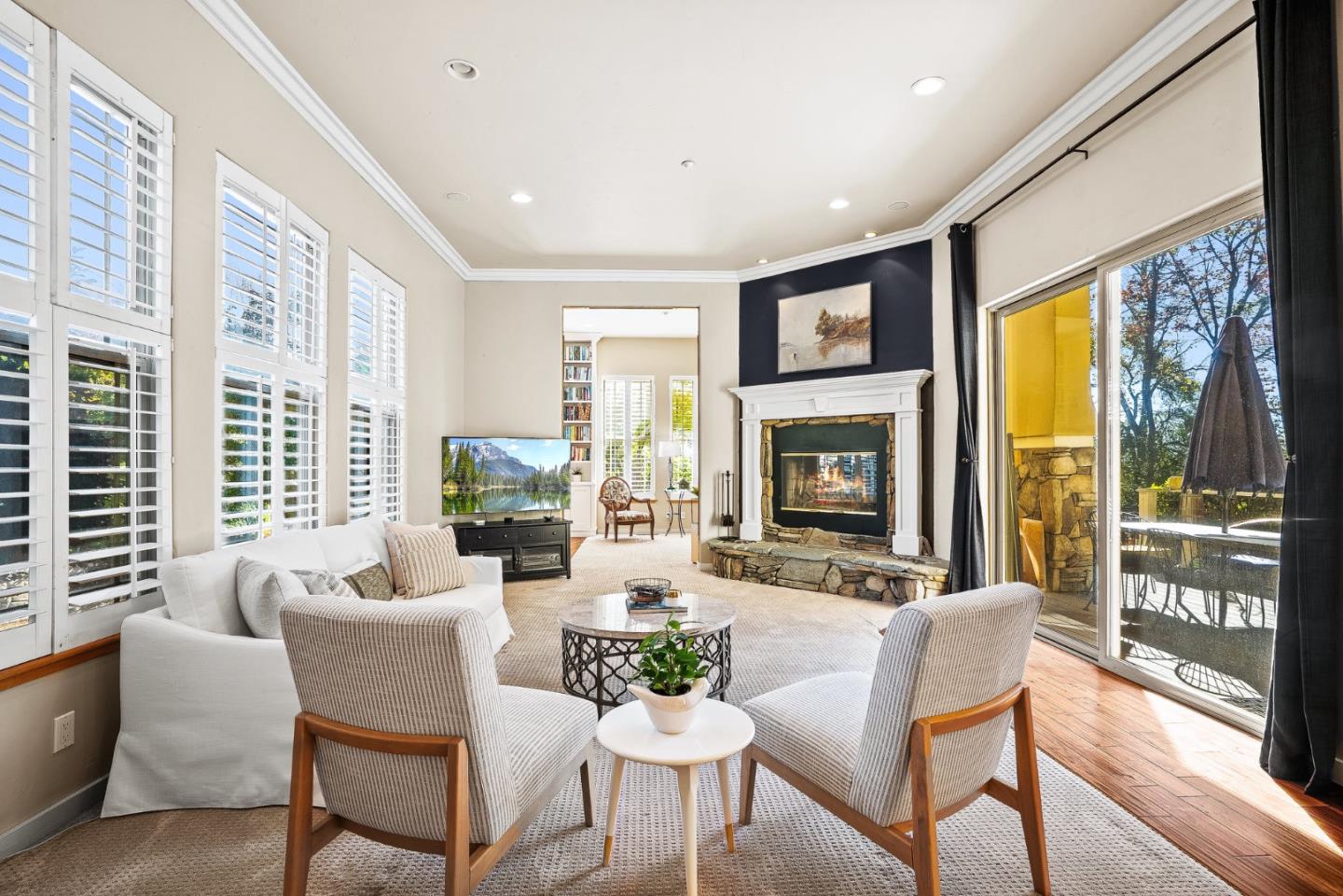 Detail Gallery Image 8 of 33 For 180 Delaveaga Park Dr, Santa Cruz,  CA 95065 - 3 Beds | 2/1 Baths