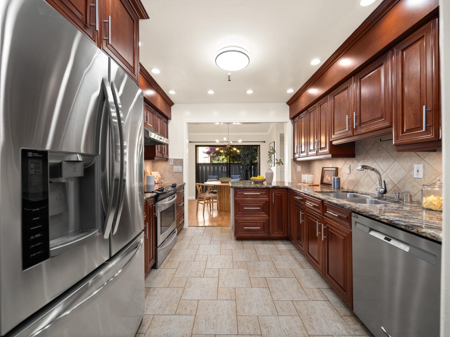 Detail Gallery Image 8 of 24 For 49 Showers Dr #D460,  Mountain View,  CA 94040 - 3 Beds | 2/1 Baths