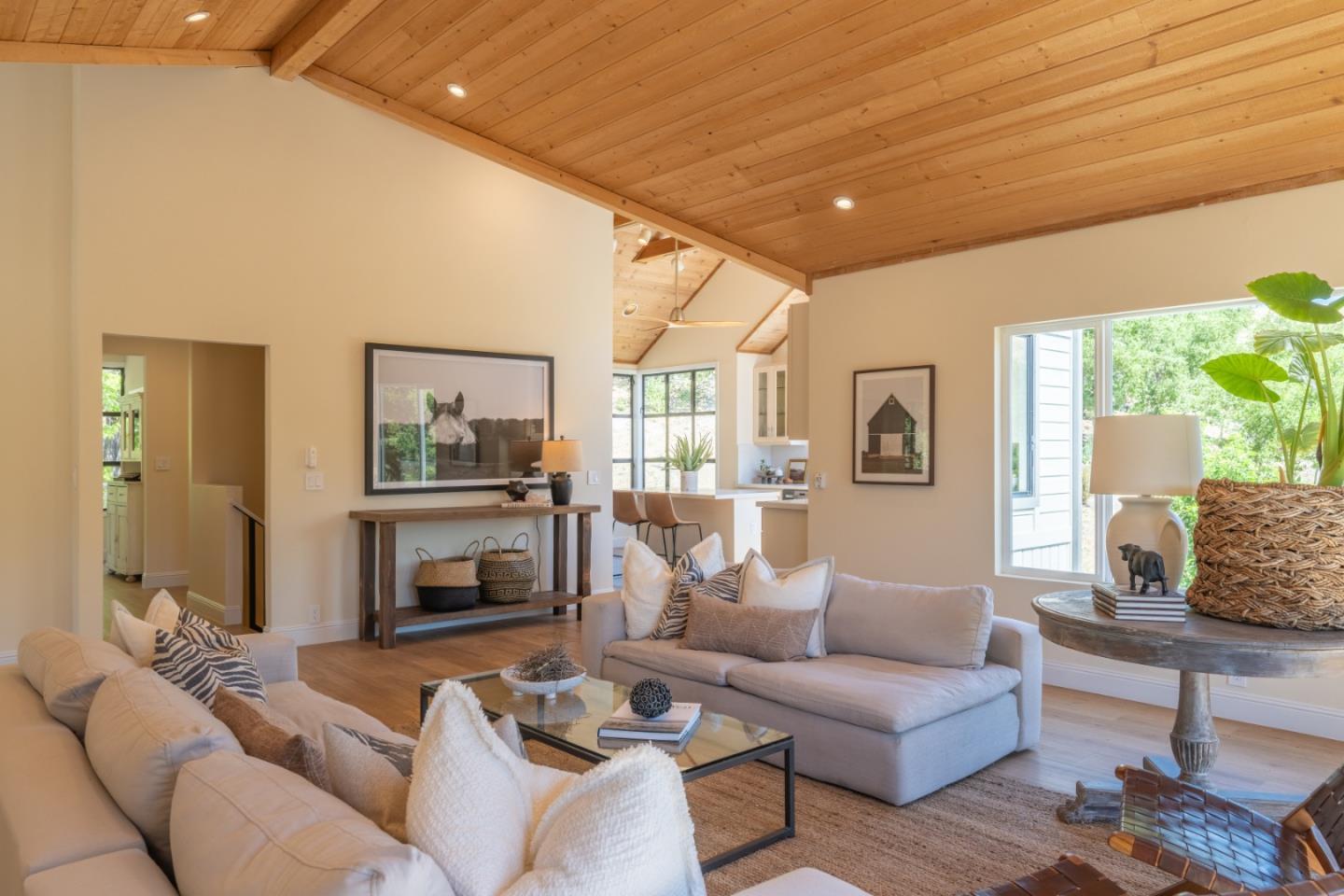 Detail Gallery Image 3 of 33 For 31315 via La Naranga, Carmel Valley,  CA 93924 - 4 Beds | 3/1 Baths