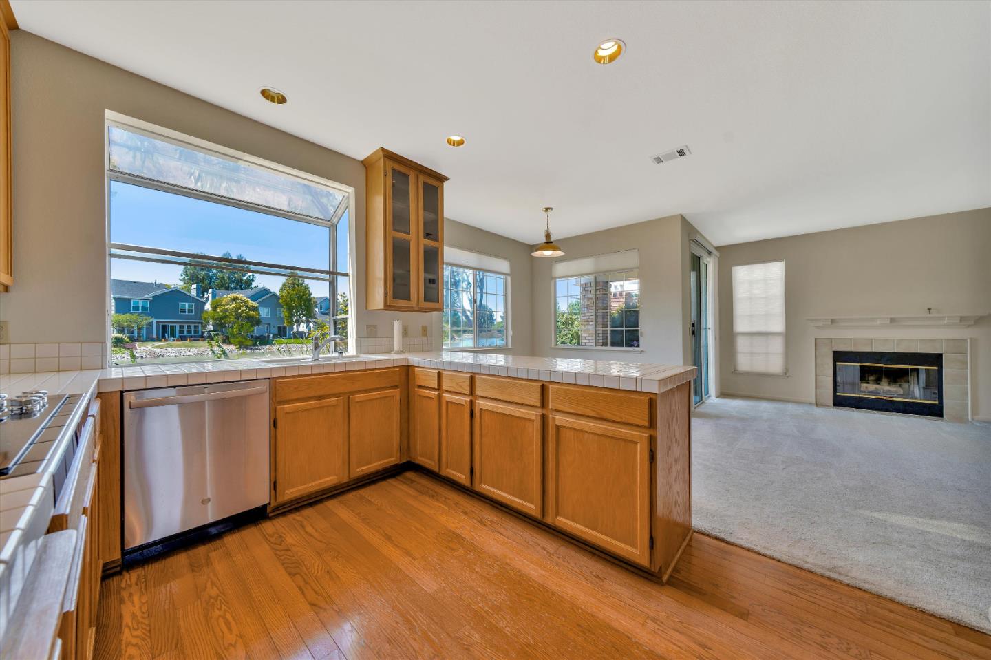 Detail Gallery Image 21 of 44 For 824 Bay Harbour Dr, Redwood City,  CA 94065 - 4 Beds | 3 Baths